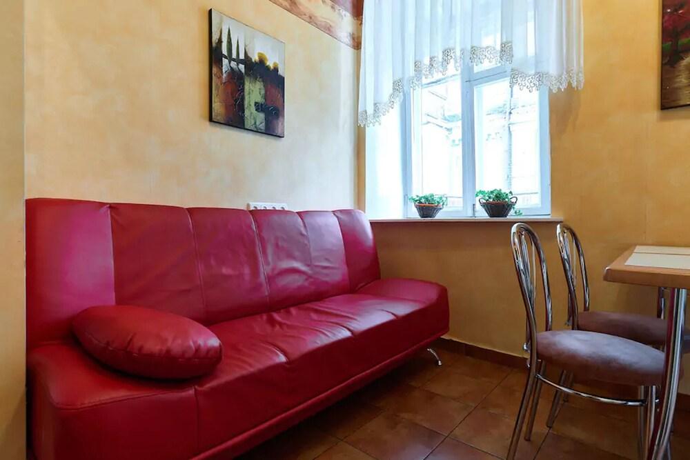 Home-Hotel Mikhailovsksya 24-B