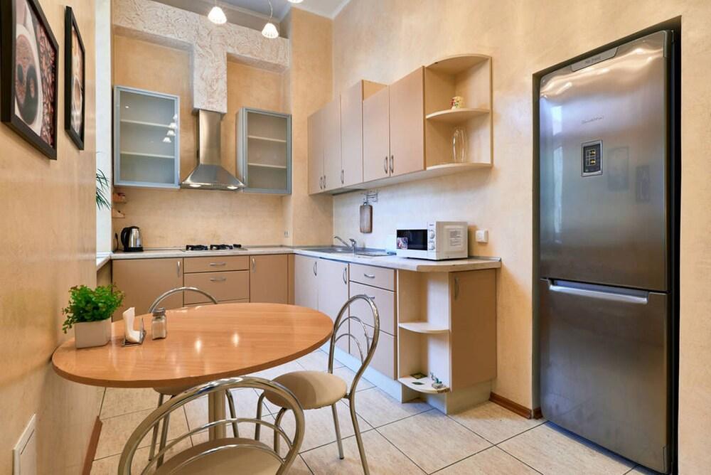 Home-Hotel Mikhaylovskiy per. 9B-1