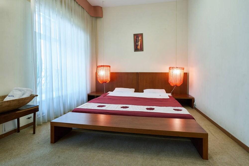 Home-Hotel Sofyevskaya 17