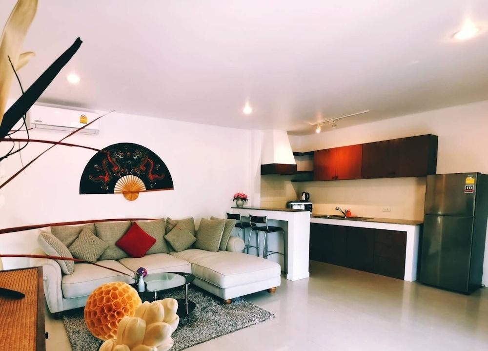 Coconut Grove Boutique Hotel