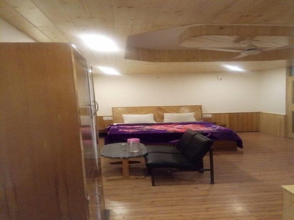 ADB Rooms Hotel Kartik Manali