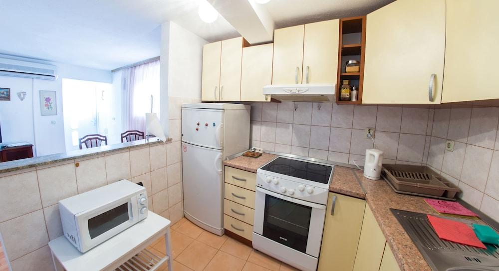 Next to the Old Bridge Apartments 2