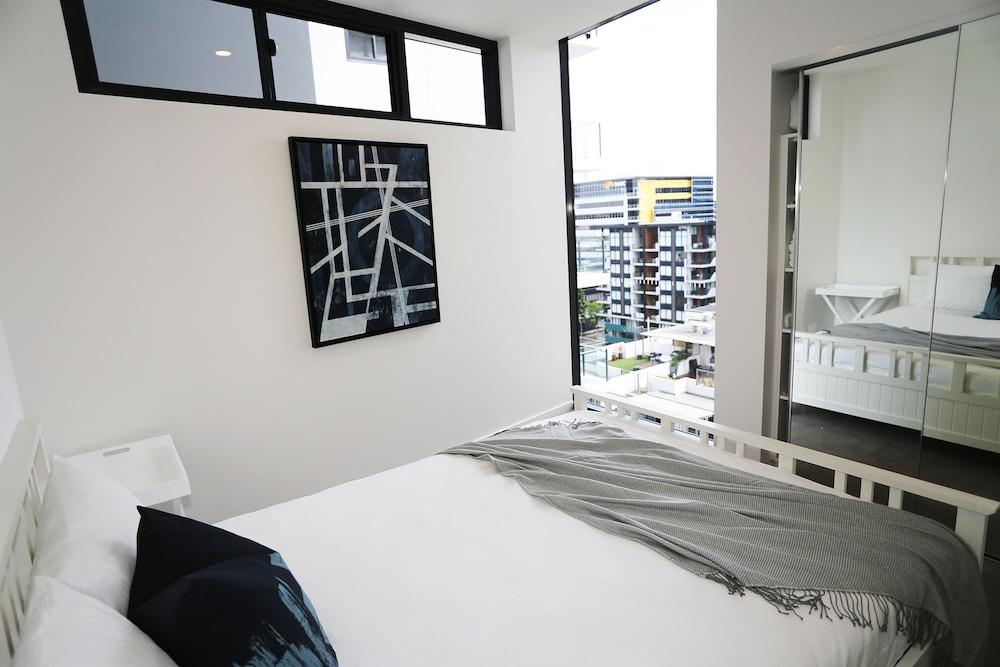 Hostrelax Residences on Merivale