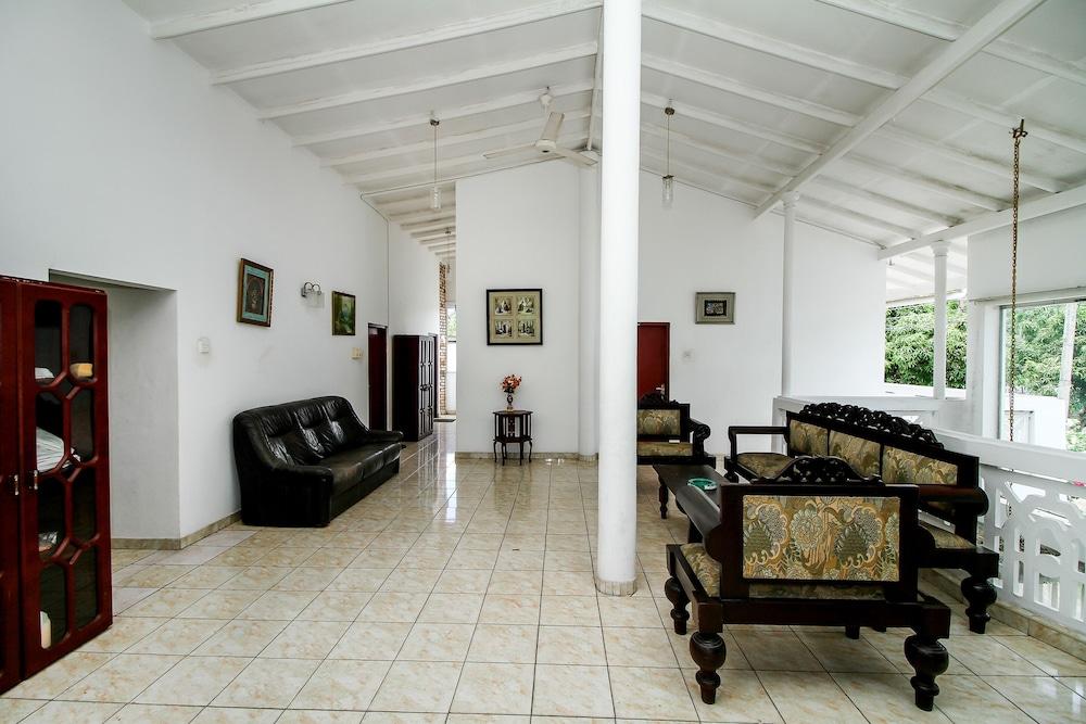 OYO 347 Hotel Empryean