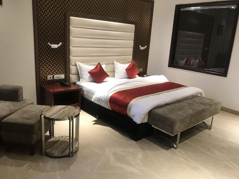 C-Pearls Hotel & Banquet