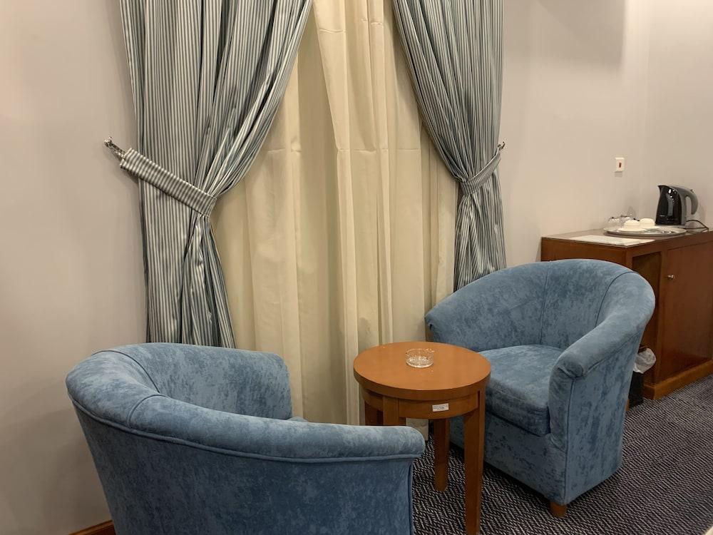 Raghad Al Shatee   hotel  suites