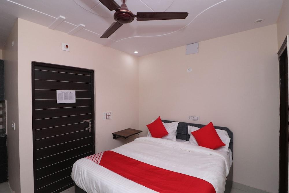 OYO 44999 Jaypee Studios