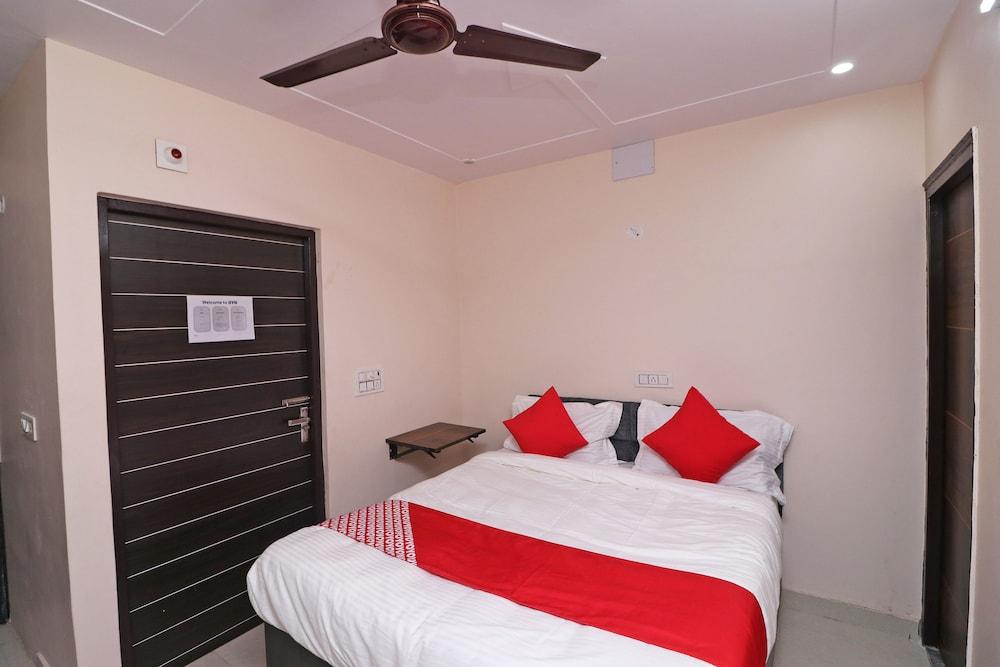 OYO 44999 Jaypee Studios