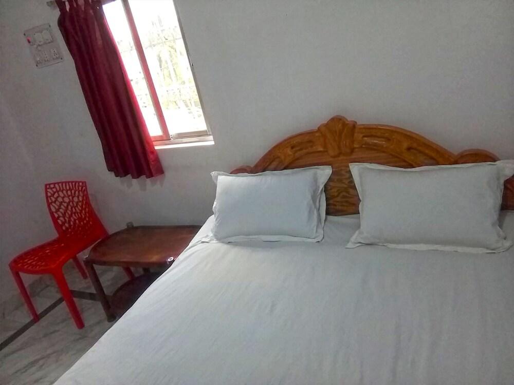 SPOT ON 44288 Maharaja Palace