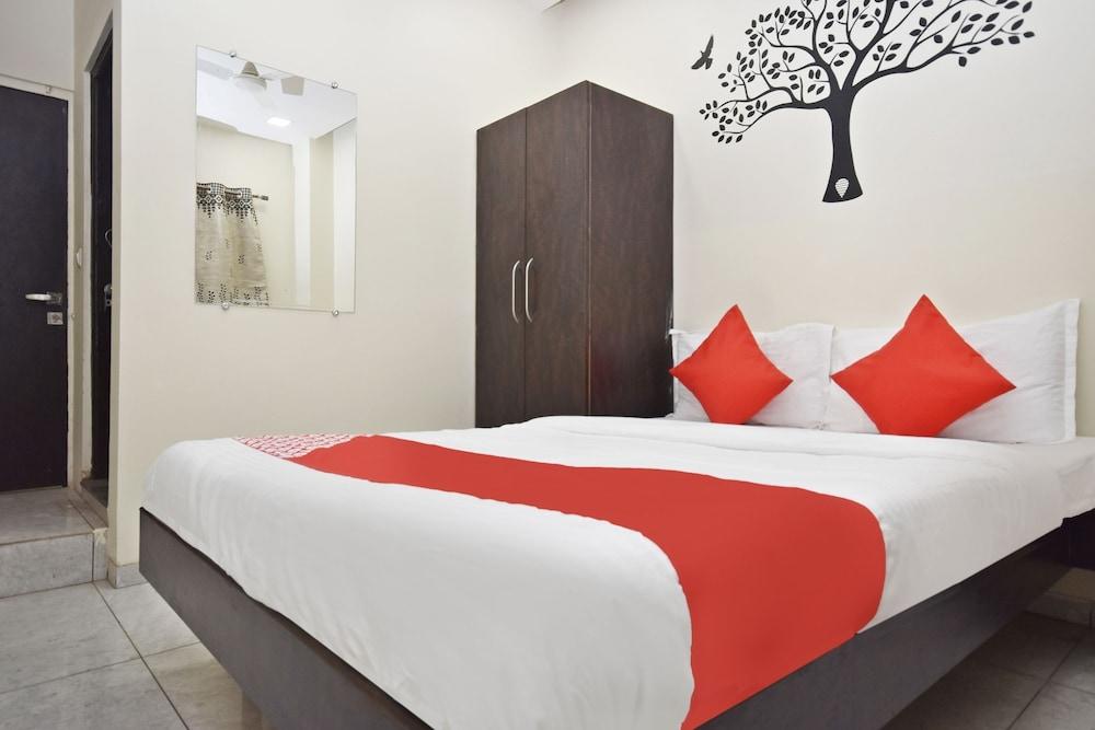 SPOT ON 29030 Hotel Royal Front