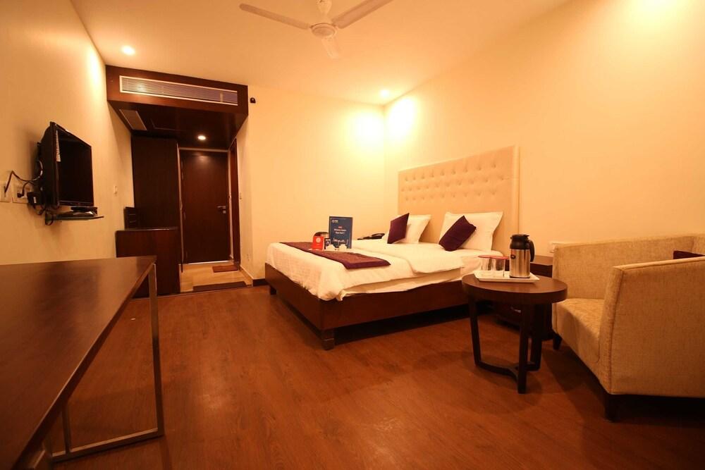 OYO 3823 Marigold Club