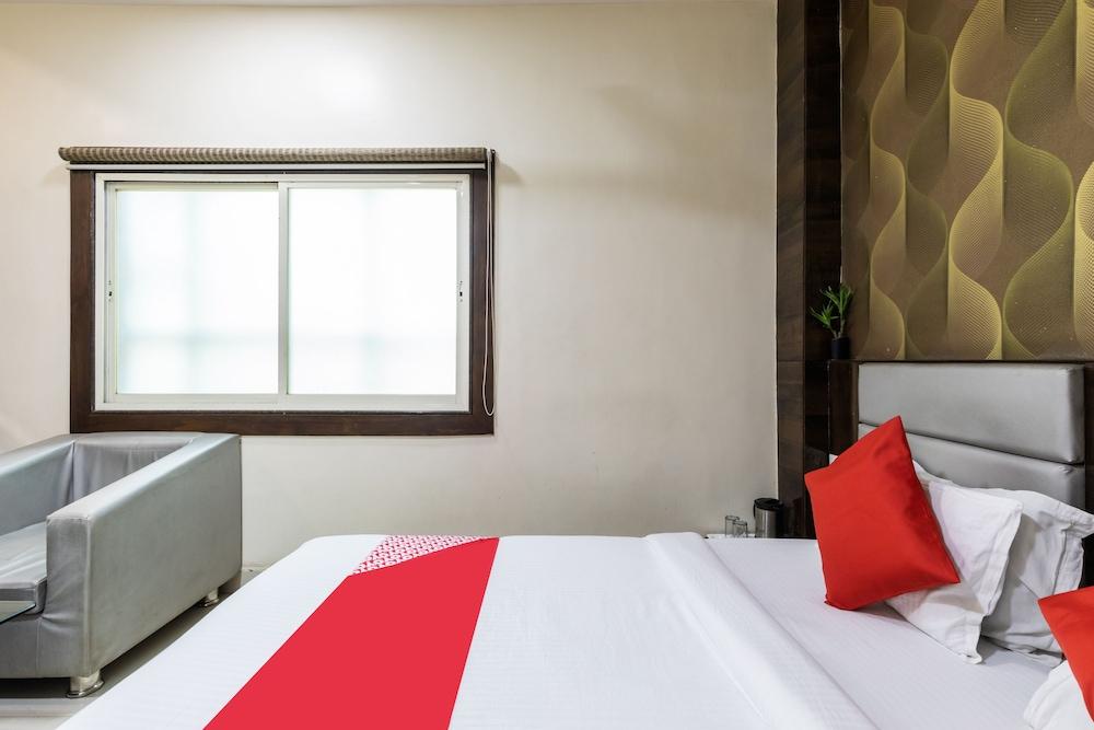 OYO 41898 Balaji Palace