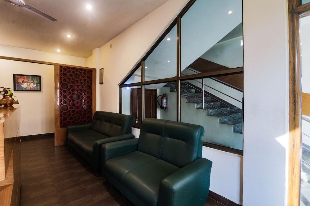 OYO 24696 Green Point