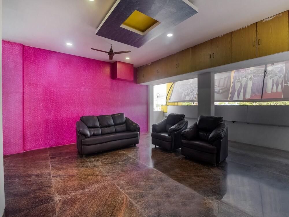 OYO 30545 Hotel Jeevan Park