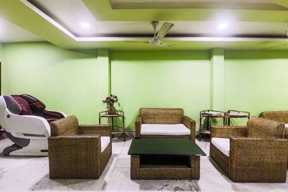 OYO 27675 Hotel Am Palace