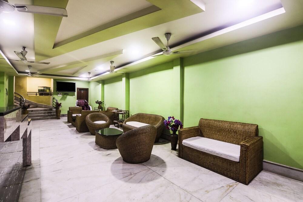 OYO 27675 Hotel Am Palace