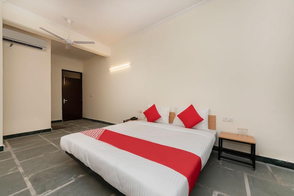 OYO Flagship 45264 Opposite Paryavaran Complex Post Office