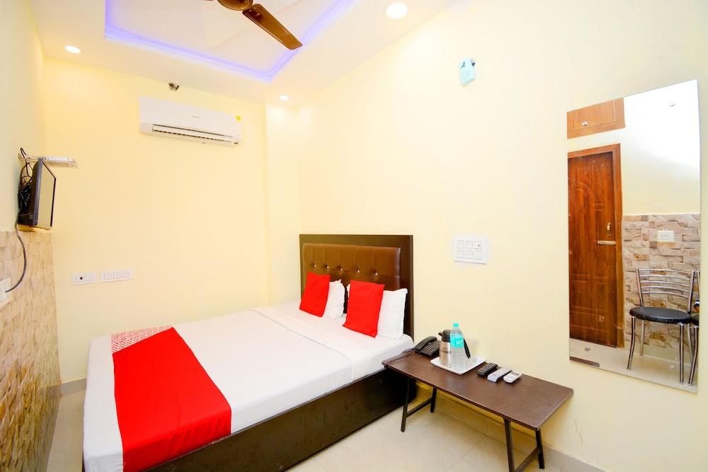 OYO 38733 The Sai Palace