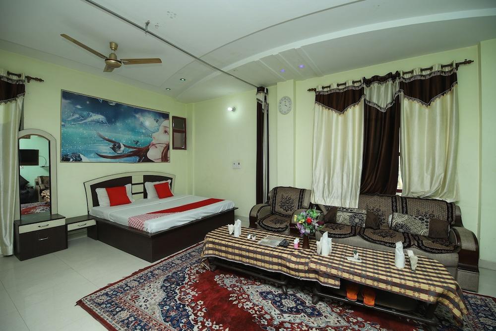 OYO 40458 Hotel Deep Palace