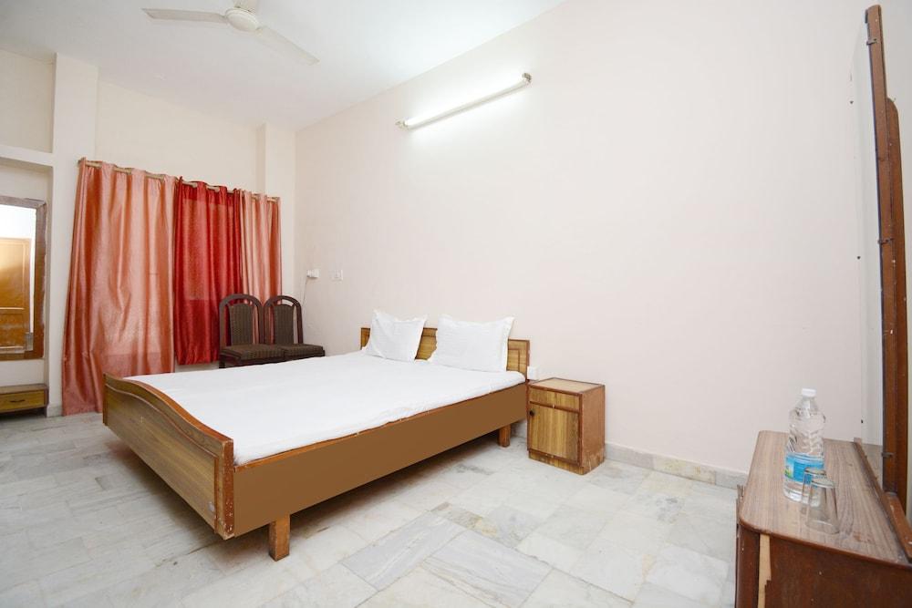 OYO 37159 Hotel Tanveer