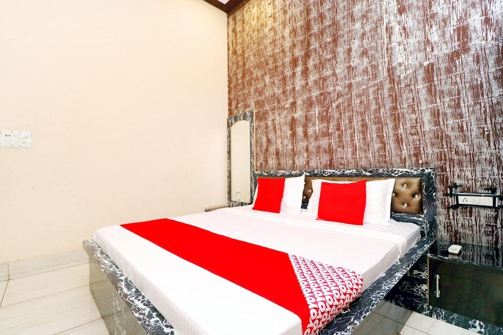 OYO 43293 Hotel Pushp Vatika