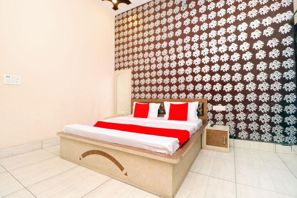 OYO 43293 Hotel Pushp Vatika