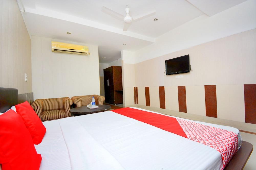 OYO 37129 Hotel Piccadily