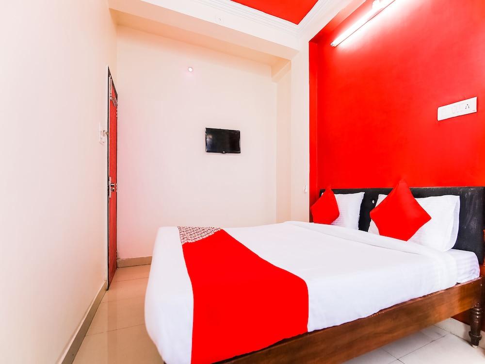 OYO 46533 Ravi Palace