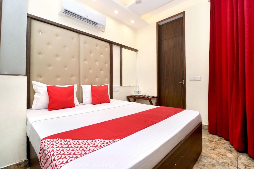OYO 38616 Hotel Jeevak