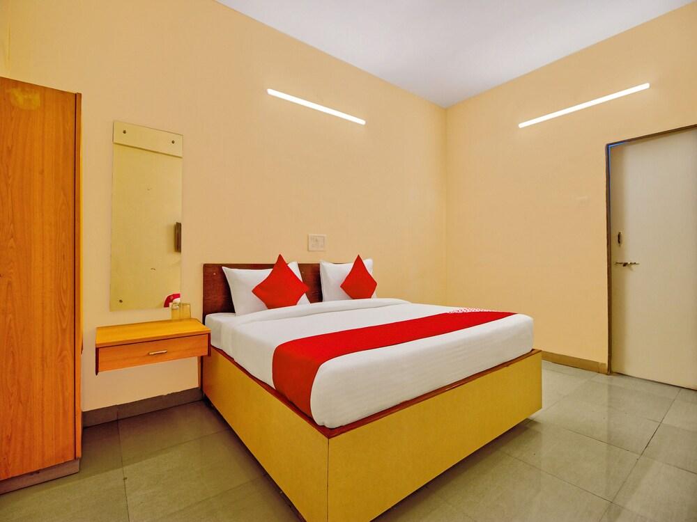 OYO Flagship 29595 Hotel Akash Executive