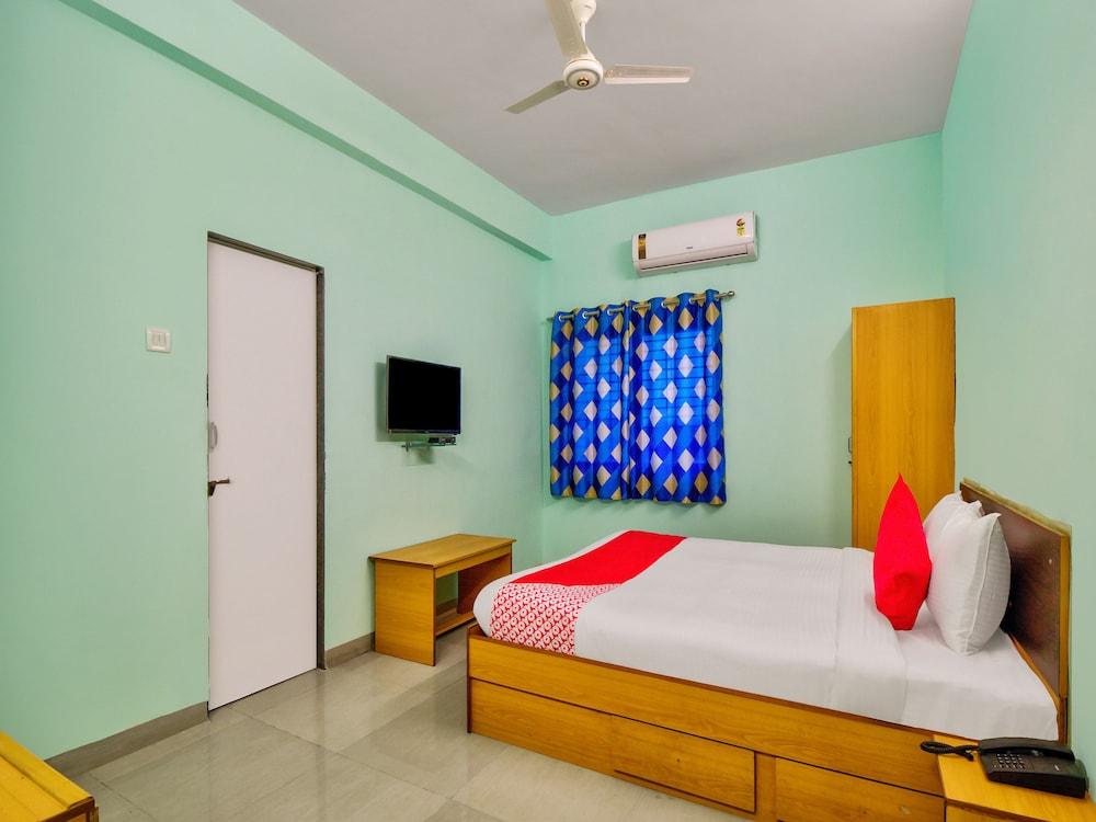 OYO Flagship 29595 Hotel Akash Executive