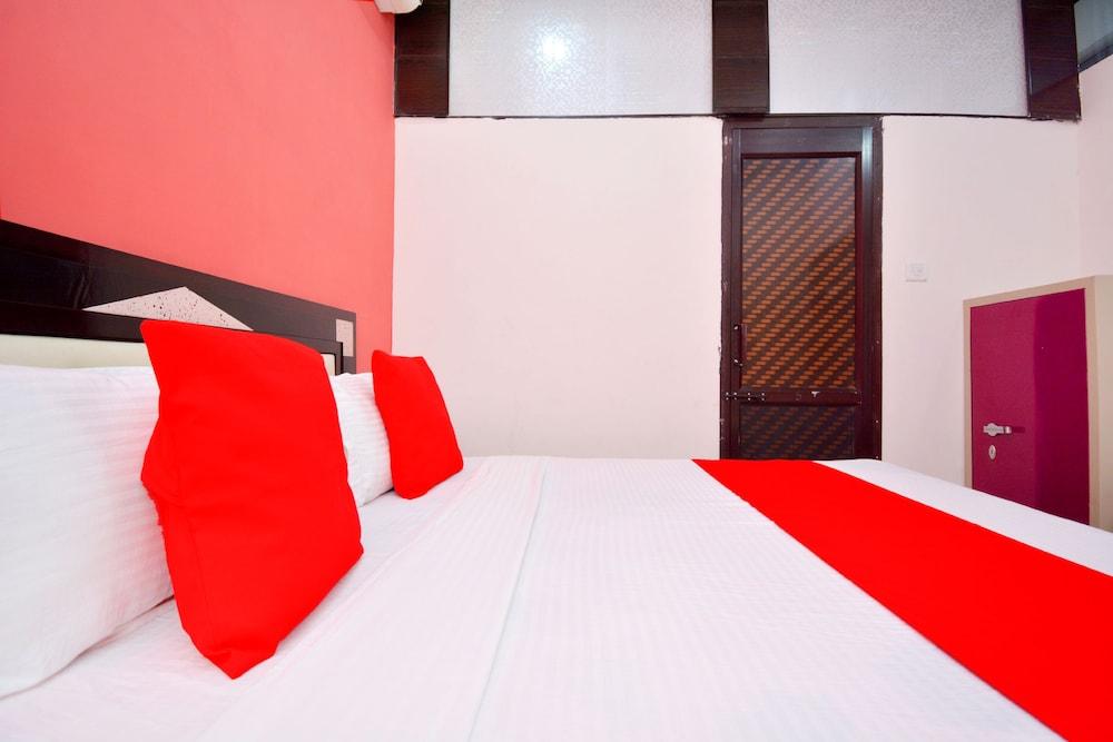 OYO 42945 Surya Hotel