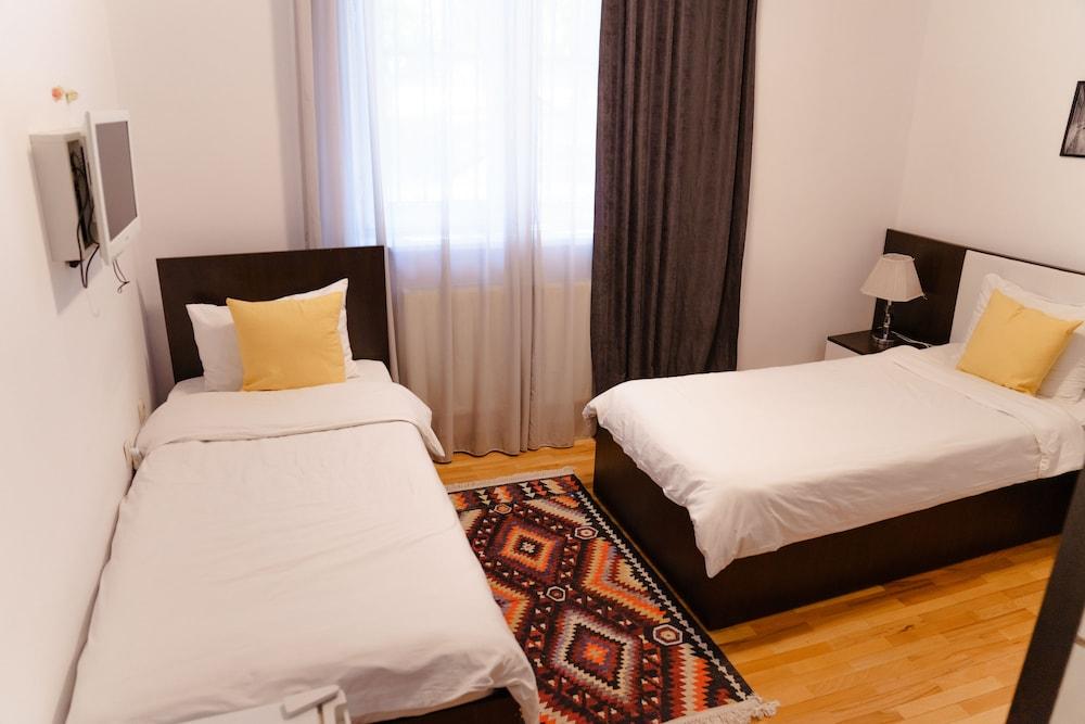 Biblioteka Hotel Rustaveli