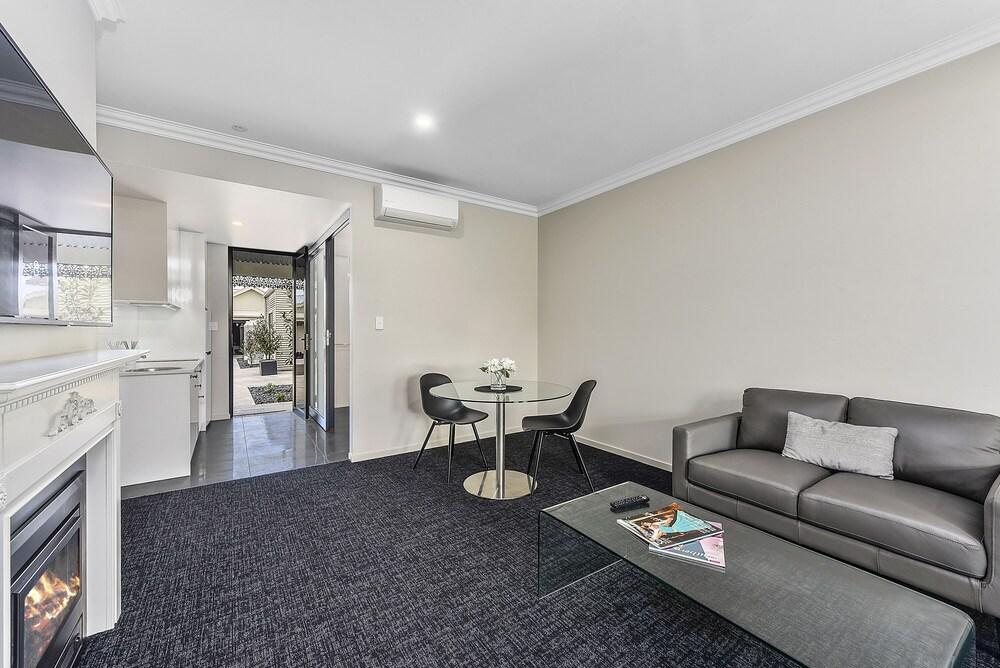 Aloha Central Premium Studios