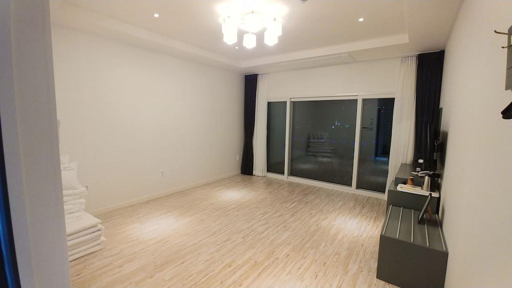 Tongyeong Grande Hostel