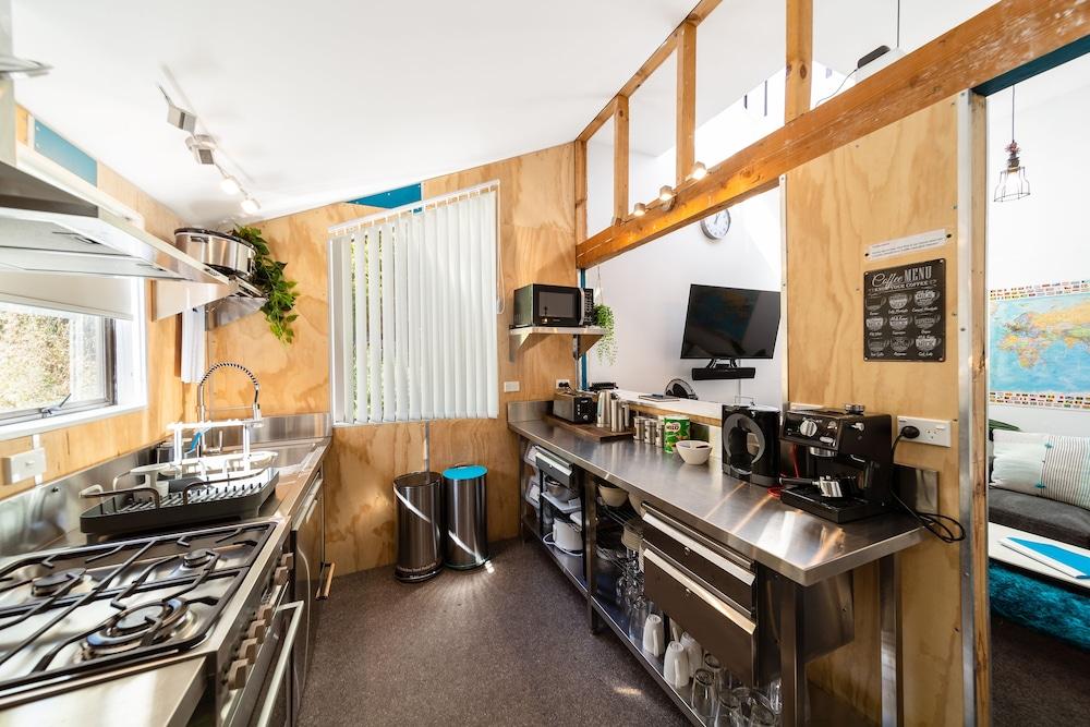 Central, modern city loft style home - CBD