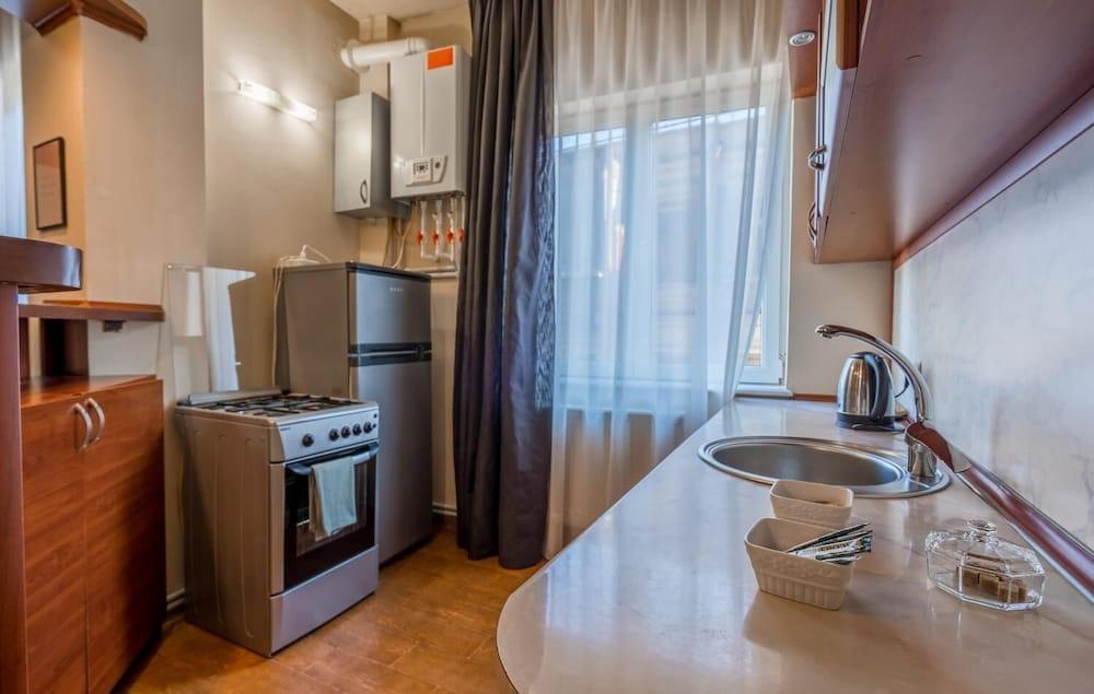 Vivid Vera Apartments