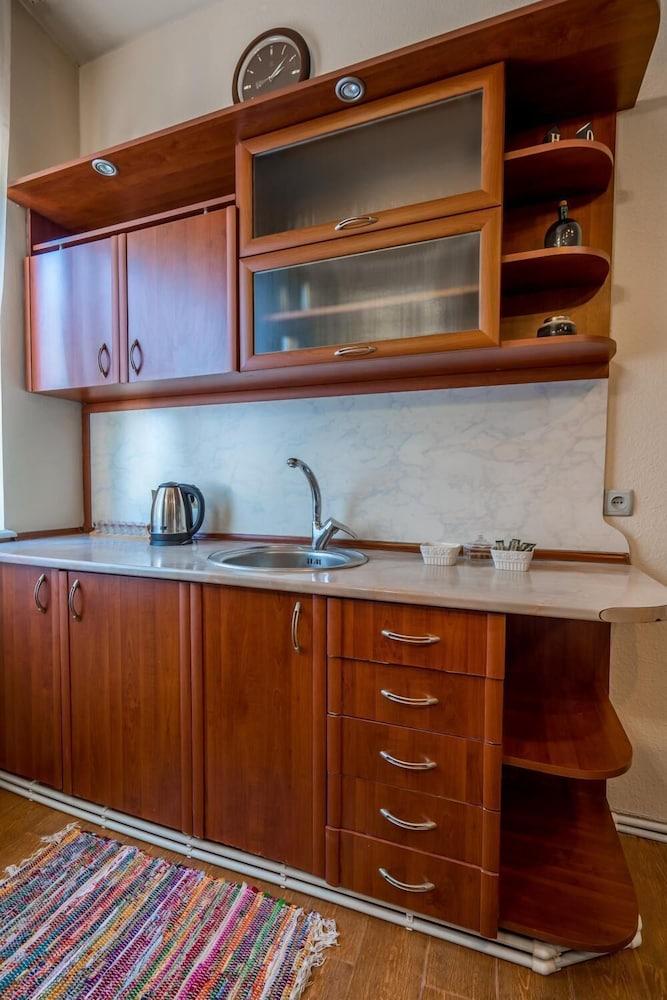 Vivid Vera Apartments