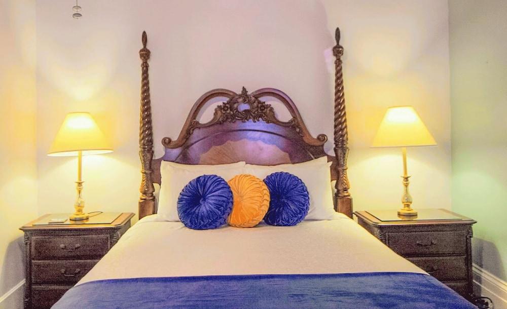 The Mansion on Royal