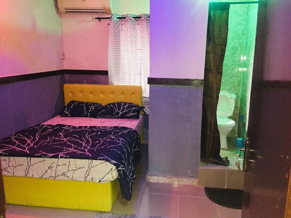 JuiceBox Private Lodge