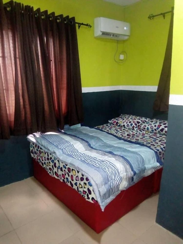 JuiceBox Private Lodge