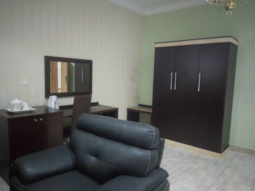 Wintess Garden Hotel and Suites