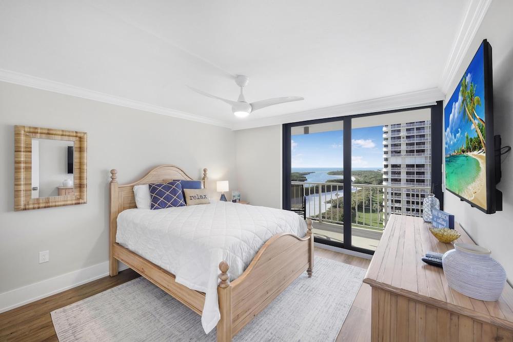 Beachfront Condo With Panoramic Ocean Views and Pool