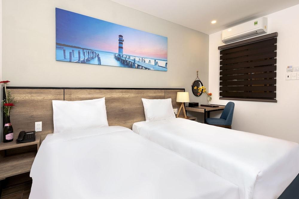 Titan Hotel (Formerly known as Golden Lotus Central)