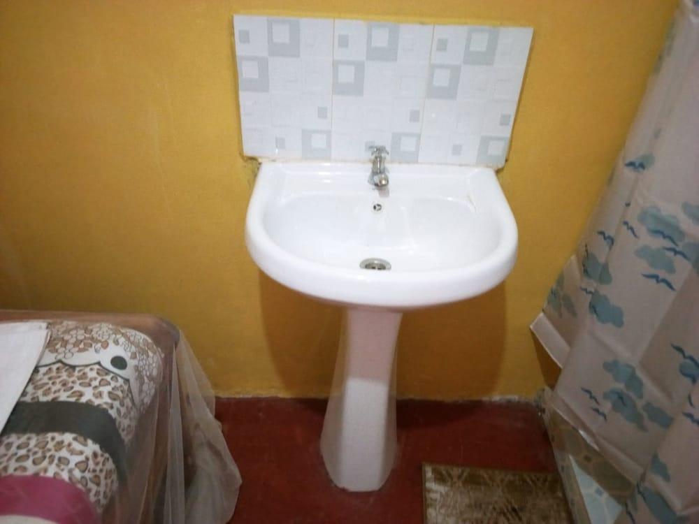 Bongo Restaurant & Hotel