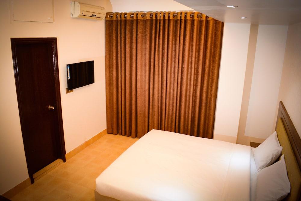 The Alina Hotel & Suites