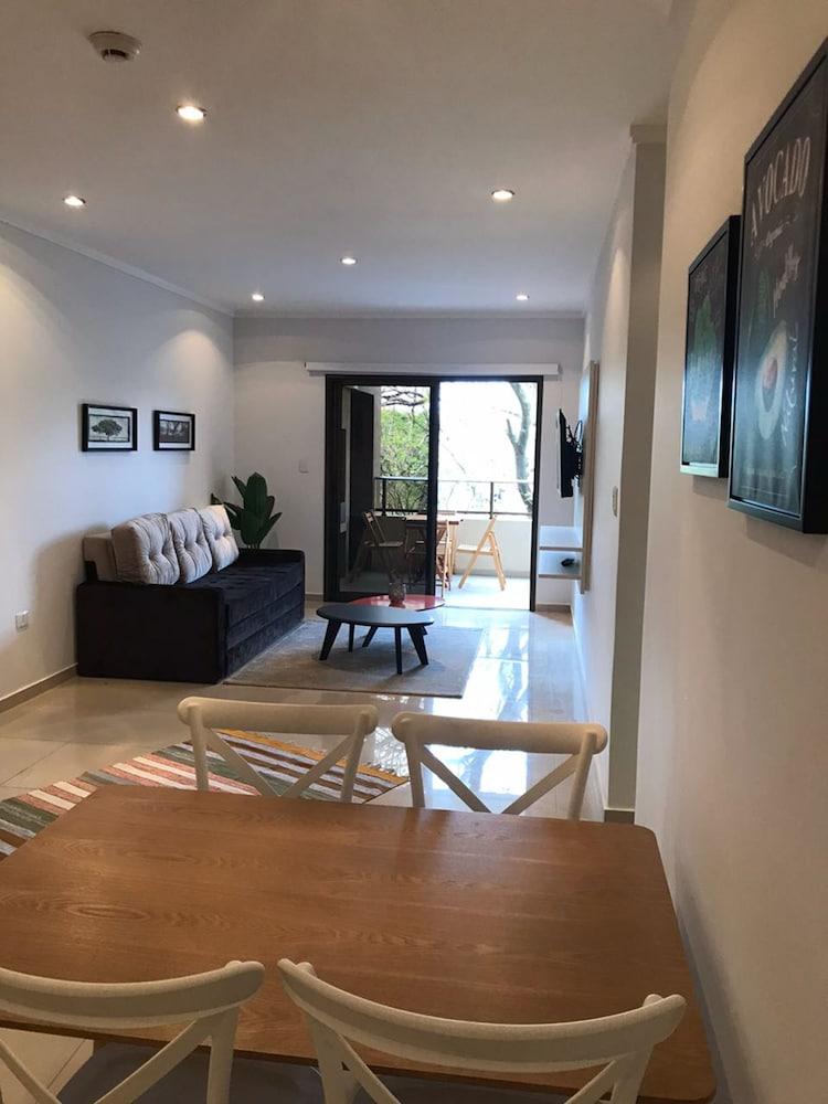 Domus Deluxe Apartment