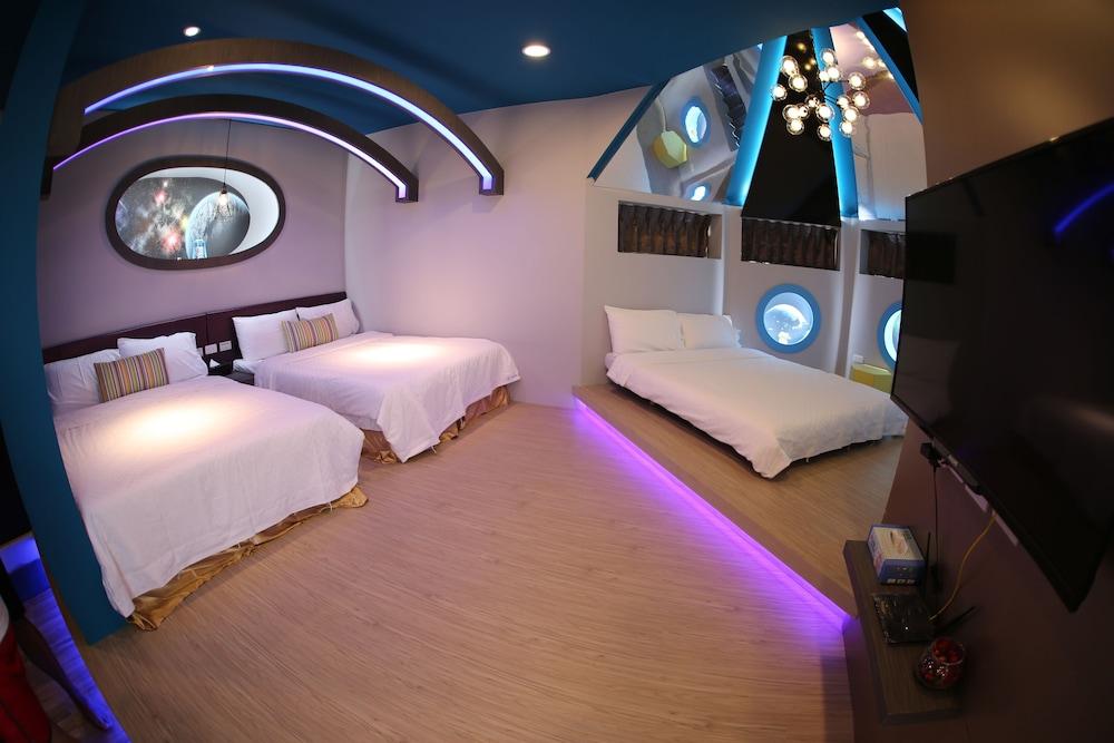 Starry Night Laurel Hotel