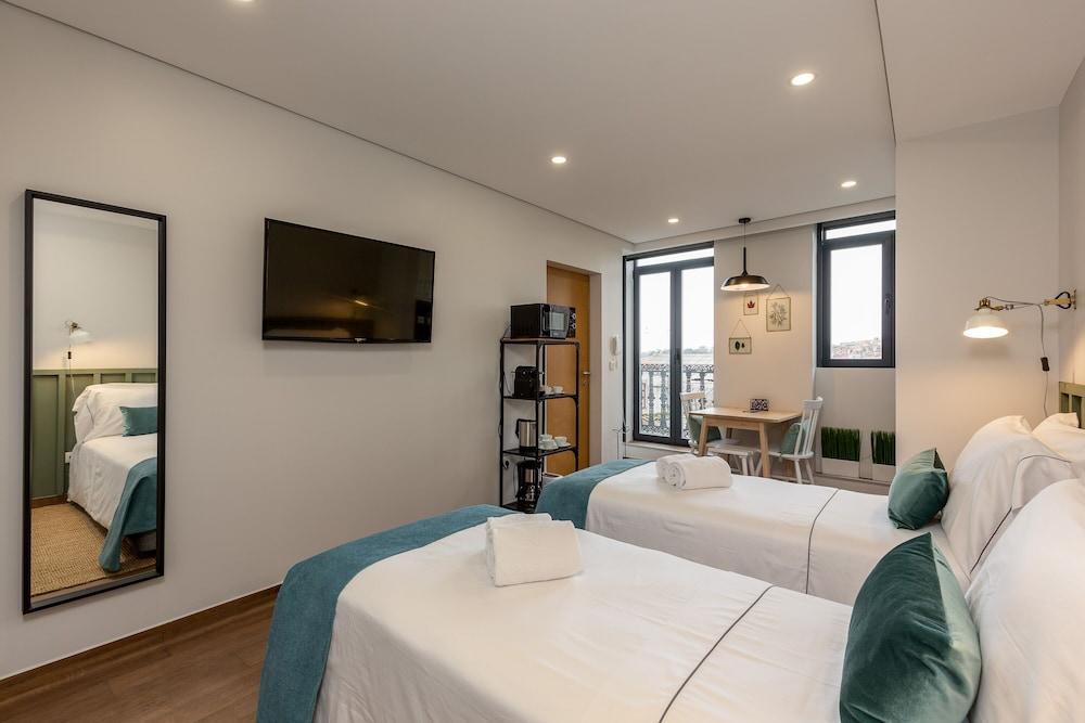 Feel Porto Wine Essence Flats