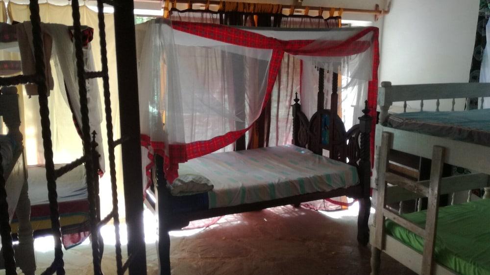 Travellers Paradise Diani - Hostel